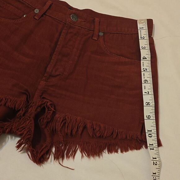 - CITIZENS OF HUMANITY MAROON, DISTRESSED HEM SIZE 26 - Picture 6 of 10